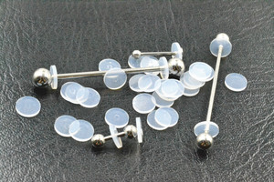 Disques de piercing en acier inoxydable plaqué PVD de 6 mm pour la prévention des chéloïdes |   Coussinets de piercing corporel doux, flexibles et hypoallergéniques - Product Image 4