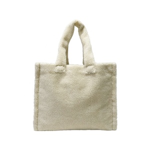 Sacs fourre-tout en <span class=keywords><strong>fausse</strong></span> <span class=keywords><strong>fourrure</strong></span> d'agneau pour l'hiver, grande capacité, doux et chauds, fermeture ouverte, sacs à bandoulière tendance pour femmes - Product Image 4