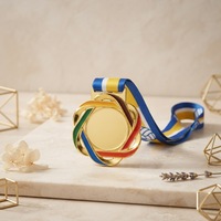 Fournisseur de médailles de football en métal gravé 3D sur mesure, plaqué or, à thème croix, avec ruban, en gros et à prix abordable