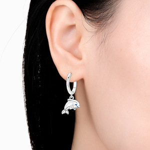 Pendientes/argollas únicos de cobre blanco con forma de delfín, estilo europeo y americano de alta gama, regalo creativo para mujeres - Product Image 5