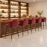 Tabouret de bar de luxe en velours bordeaux avec accoudoirs et dossier, chaise haute moderne pour îlot de cuisine, comptoir de bar et restaurant