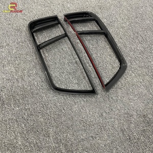 ชิ้นส่วนตกแต่งรถยนต์คาร์บอนไฟเบอร์แบบแห้งเงา  ตะแกรงรังผึ้งช่องระบายอากาศกันชนหลัง สำหรับ Audi R8 Base Coupe 2 ประตู ปี 2016-2018 - Product Image 4