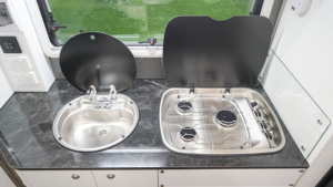 Remolque de Campamento Moderno Ligero de Fibra de Vidrio y Aluminio de 19 pies, Capacidad para 8 Personas, Carga Útil de 1.5T, Personalizable - Product Image 4
