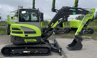 Excavadora de cadenas ZE55GU de 5.5 toneladas y 35kW con cazo reforzado y martillo rompedor