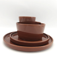Service de table moderne en céramique grès émaillée beige mat, assiettes écologiques