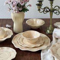 Service de table en céramique style rétro français à motif végétal, décor marguerite dorée émaillée au sésame, tasse à café et soucoupe – Compatible micro-ondes, idéal pour mariage