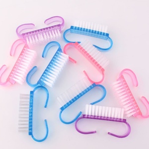 Petite brosse à ongles en corne de bœuf avec manche en plastique pour le nettoyage des ongles, le soin des ongles, le nail art, le maquillage et les salons de manucure - Product Image 2