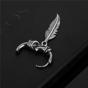 Boucles d'oreilles pendantes vintage en acier inoxydable argenté et noir, motif feuille, style hip-hop, plume, spirale, boucle punk pour femmes et hommes - Product Image 4