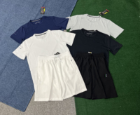 Ensemble de course à séchage rapide pour hommes, t-shirt à manches courtes respirant et short de sport avec détails réfléchissants pour l'entraînement en plein air