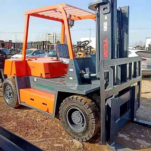 Chariot élévateur TCM FD50 diesel 7 tonnes d'occasion avec moteur Izusu Utilisation dans la construction d'origine japonaise - Product Image 1