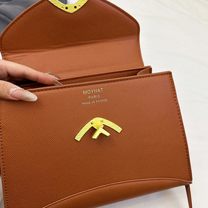 กระเป๋าสะพายข้าง PU เรียบง่าย ทนทาน ซับในโพลีเอสเตอร์ รุ่นใหม่ปี 2025 กระเป๋าถือทรงสี่เหลี่ยมเล็กสำหรับผู้หญิง ใช้ได้ทุกวัน หรูหรา พกพาสะดวก - Product Image 3