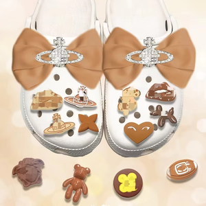 Sıcak satış renkli tasarımcı Charm PVC ayakkabı süslemeleri ayakkabılarınızı geliştirmek için Clog kauçuk lüks takılar için - Product Image 1