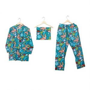 Conjunto de Pijama Elegante y Transpirable de Algodón Orgánico de Lujo para Mujer, Ropa de Dormir con Estampado Floral, Logotipo Frontal, Perfecto - Product Image 1