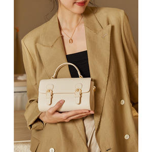 Bolso pequeño de cuero de mano 2024 nuevo bolso de cartero de estilo escolar con diseño de nicho cruzado de un hombro de piel de vaca - Product Image 5