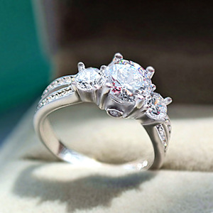 Anello Oversize con Zirconi per Donne, Gioiello da Dito Vintage per Proposta di Matrimonio e Moda - Product Image 4