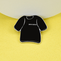 Broche en métal personnalisée en forme de t-shirt avec logo, épingles de revers rondes en émail avec nom de marque, badges souvenirs pour vêtements et marchandises, vente en gros