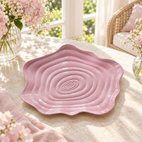 Assiettes de présentation transparentes Woju Romantic de 13 pouces, roses, en plastique, avec texture tourbillonnante, pour la décoration de table de fête