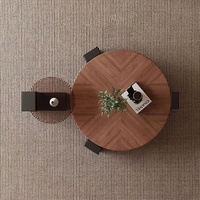 Table basse ronde en bois massif avec pieds noirs en bloc, table d'appoint en verre trempé, design sculptural, profil bas, vente en gros