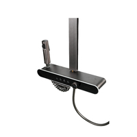 Système de douche minimaliste intégré avec pommeau de pluie et douchette à main pour une baignade de luxe