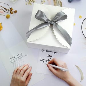 Caixa de Presente Personalizável Branca 8x8x4 Polegadas, Reciclável, com Fitas de Papelão e Laminação Fosca para Presentes de Aniversário - Product Image 6