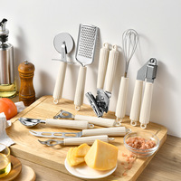 Ensemble d'ustensiles de cuisine en acier inoxydable avec logo personnalisé, poignée blanche, comprenant éplucheur, ouvre-boîte, coupe-pizza et plus encore