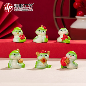 ตุ๊กตางูขนาดเล็กเรซิ่นตกแต่งปีใหม่จีนชุดเครื่องประดับตั้งโต๊ะ - Product Image 3