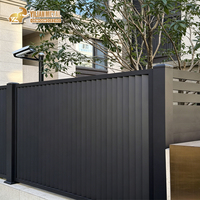 Système de lames décoratives extérieures en aluminium, design moderne, panneaux de séparation en métal, clôture à lattes verticales en aluminium