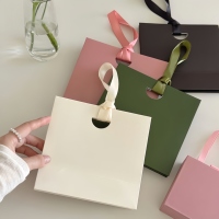 Nouveaux sacs cadeaux en papier kraft recyclables et réutilisables avec poignée, ruban, logos, impression offset personnalisée, style luxueux