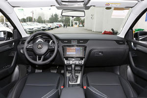 SAIC <span class=keywords><strong>Skoda</strong></span> Octavia <span class=keywords><strong>2022</strong></span> 1.5L édition confort automatique voiture à essence haute vitesse 5 places berline voiture à essence - Product Image 5