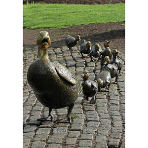 आउटडोर सजावट हाथ से नक्काशीदार जीवन आकार धातु कांस्य उड़ने वाली बतख मूर्ति - Product Image 2