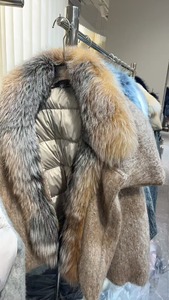 Giacca Corta Invernale da <span class=keywords><strong>Donna</strong></span> 2025AW in Piuma d'Oca Bianca <span class=keywords><strong>con</strong></span> <span class=keywords><strong>Pelliccia</strong></span> di Volpe, <span class=keywords><strong>Cappotto</strong></span> in Lana Premium OEM Etichetta Privata - Product Image 3