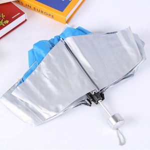 Parapluie pliant léger et économique avec logo personnalisé OEM, revêtement argenté UPF50, 3 plis, pour soleil et pluie, idéal pour les voyages, vente en gros - Product Image 2