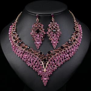 Exquisite Vintage-Inspired Necklace and Earring <b>Set</b> for Sophisticated Women Perfect for Banquets and Special Occasions - Product Image 3