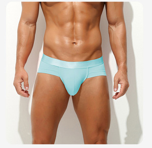 Calzoncillos de Algodón y Elastano Personalizados para Hombre, de Talle Bajo con Bolsa en U, Hechos con Fibra Regenerada, Empaquetados en Bolsa con Bolsa en U - Product Image 4