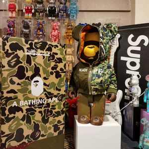 Figurines d'<span class=keywords><strong>Action</strong></span> de Mode Personnages d'Anime 1000% 70cm Ours Requin Camouflage Bearbrick King KAWS Companion pour la Décoration de Salon - Product Image 1