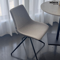 Chaise de salle à manger pivotante NORYA grise, assise en tissu, pieds en métal noir, chaise d'appoint moderne et stable pour la salle à manger