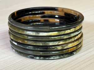 Brazaletes de cuerno de búfalo naturales ecológicos modernos para damas, accesorios de moda elegantes y únicos hechos a mano - Product Image 2