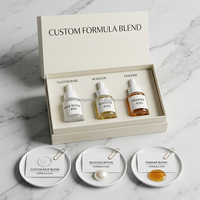 Boîte cadeau de luxe en carton rigide carré avec logo personnalisé, finition mate et impression UV pour la vente en gros