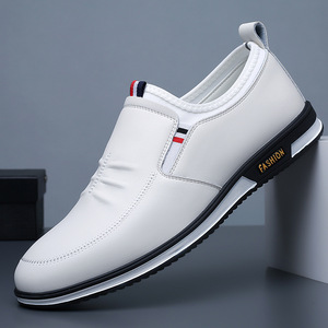 Mocassins blancs pour hommes à bout rond, à enfiler, avec doublure en maille respirante, semelle extérieure en caoutchouc, couleur unie, chaussures décontractées de conduite - Product Image 1