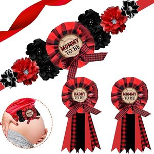 Décorations de baby shower sur le thème du bûcheron pour garçon, kit de ceinture de maternité avec ensemble d'épingles de corsage « Future maman » et « Future papa » - Product Image 1