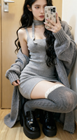 Robe mini chic grise en maille à col halter - Coupe ajustée, texture douce et silhouette sexy pour la garde-robe automne/hiver des femmes - Élégante
