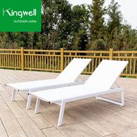 Chaise longue d'extérieur portable moderne en aluminium, acier et maille de bois Meubles de patio empilables pour hôtels piscines au bord de la piscine