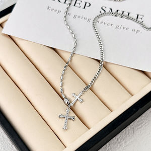 Collana Trendy in Ottone Placcato Rodio Bianco con Ciondolo a Croce e Zirconi Bianchi - Product Image 6