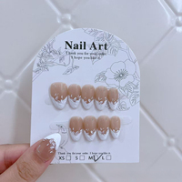 Faux ongles en amande de haute qualité, étiquette privée, faux ongles de beauté, designs de pointes françaises colorées avec paillettes