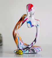Vente chaude Figurine en résine créative abstraite en noir et or Grain Homme pensant Décoration de bureau Décoration de la maison Cadeau