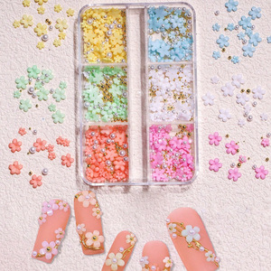 Vente en gros de nouveaux produits : Décoration d'ongles en forme de fleur à 5 pétales, couleur bonbon, en résine 3D, fleurs à cinq pétales mélangées pour ongles - Product Image 1