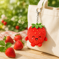 Porte-clés en peluche personnalisé OEM/ODM avec rembourrage en coton PP, hauteur 10 cm, finition laminée mate, unisexe, breloque fraise pour anniversaire
