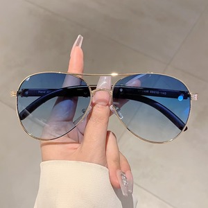 Lunettes de soleil tendance unisexe à double pont, style aviateur, avec verres PC dégradés dorés, pour activités de plein air, pêche et mode, grandes montures métalliques - Product Image 4