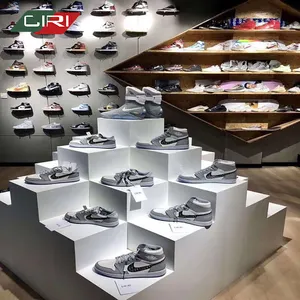 Scarpe negozio di articoli sportivi marchio CIRI oggetti di scena abbigliamento per il tempo libero su misura espositore