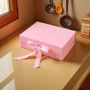 Boîte cadeau en carton rigide pliable avec fermeture magnétique, personnalisée avec logo de luxe pour robe de mariée, avec ruban. - Product Image 4